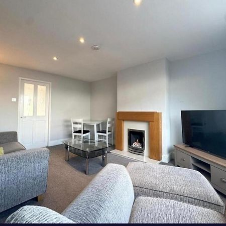 Апартаменты Cosy Brighouse 3 Bed House-Great For Contractors Экстерьер фото
