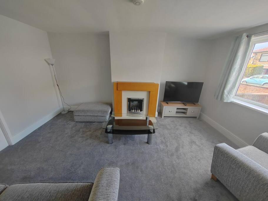 Апартаменты Cosy Brighouse 3 Bed House-Great For Contractors Экстерьер фото