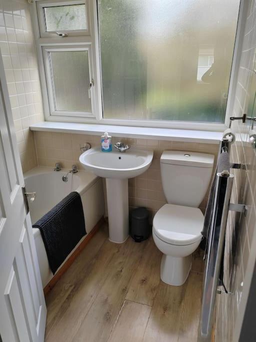 Апартаменты Cosy Brighouse 3 Bed House-Great For Contractors Экстерьер фото