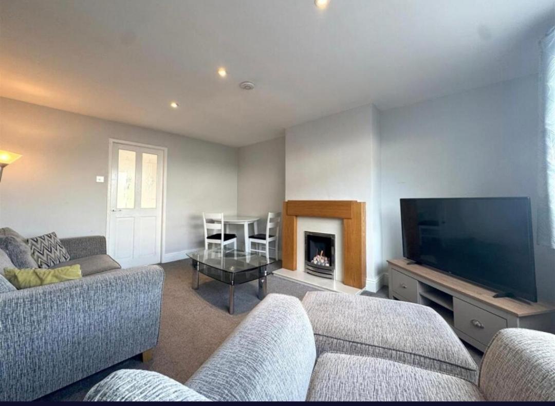 Апартаменты Cosy Brighouse 3 Bed House-Great For Contractors Экстерьер фото